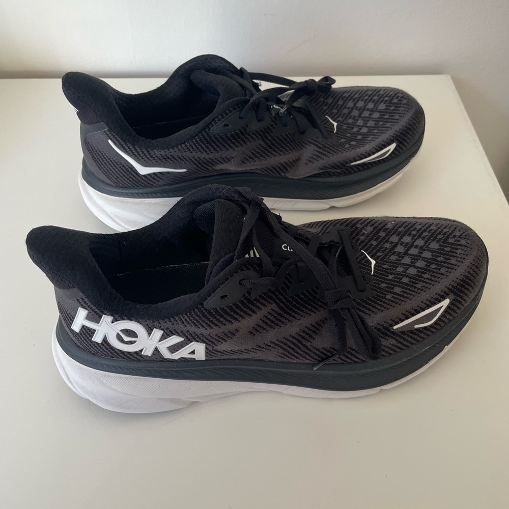 Black Hoka Clifton 9